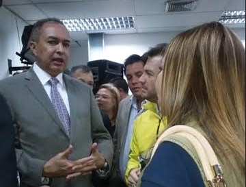 Blanco, Muchacho y viceministra Valdez buscan solucionar hacinamiento en PoliChacao