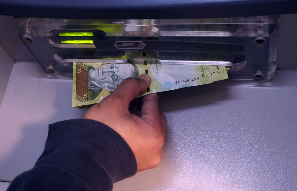 Sudeban ordena a la banca no dar más de Bs 10.000 diarios en efectivo