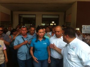 Directiva de Hospital Victorino Santaella ordena agresión a María Corina y diputados de Vente Venezuela (videos)
