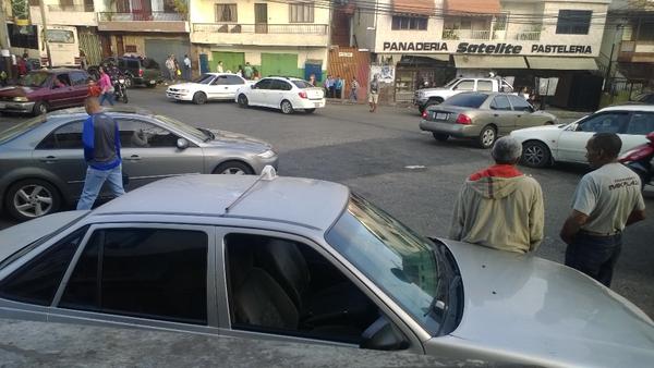 Minas de Baruta amaneció en protesta por falta de agua