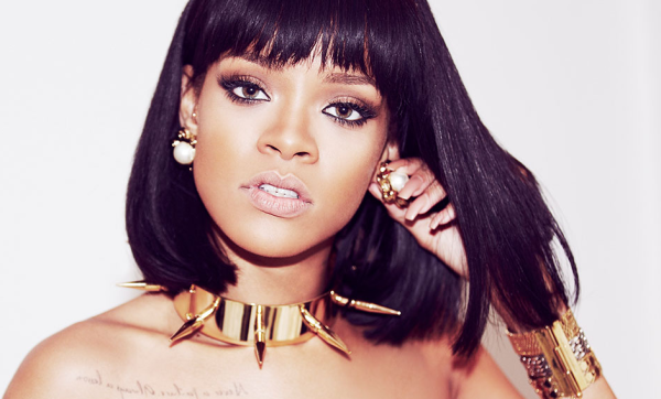 Rihanna presume su retaguardia en un sugerente traje de baño (FOTOS)