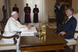 El Papa recibió a Macri en un encuentro frío y muy formal