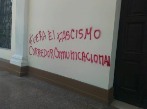 Encapuchados chavistas grafitean Palacio Federal Legislativo