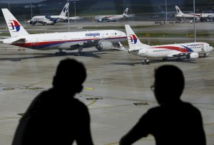 Llegan a Australia dos posibles piezas del MH370 para ser analizadas