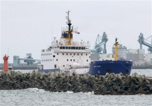 Llegan dos barcos a Japón para transportar plutonio a EEUU
