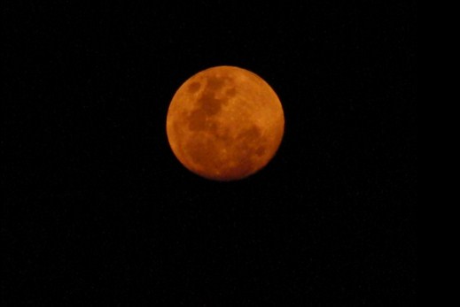 La luna “naranja” del cielo caraqueño este #21M (Fotos)