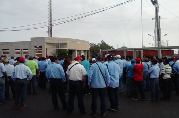 Trabajadores de Corpoelec protestan en Maracaibo