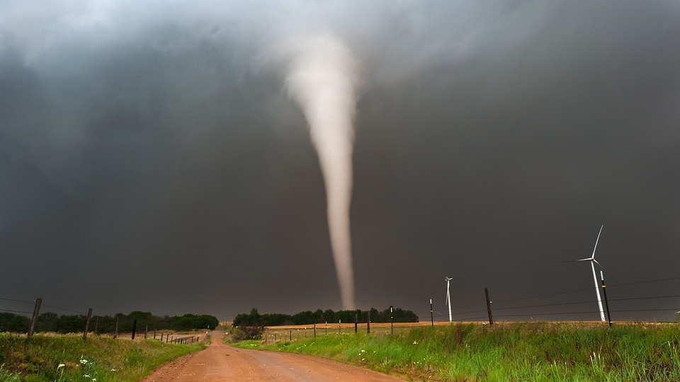 Tormentas y tornados dejan devastación al este de EEUU