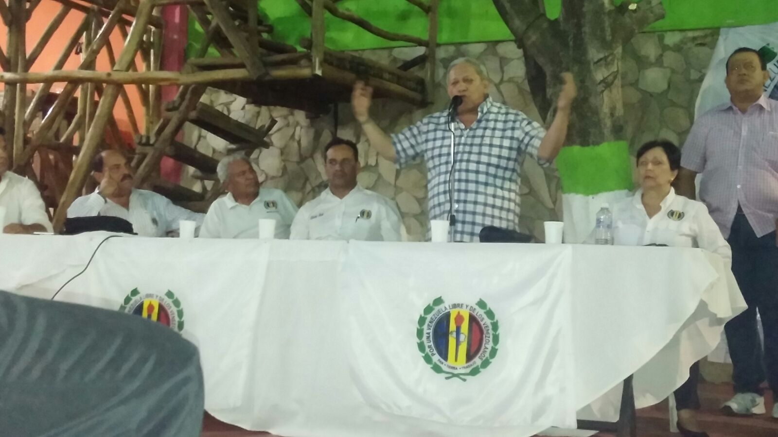 “Maduro debe bajarse de la 4×4 blindada para que conozca tétrica realidad del país”