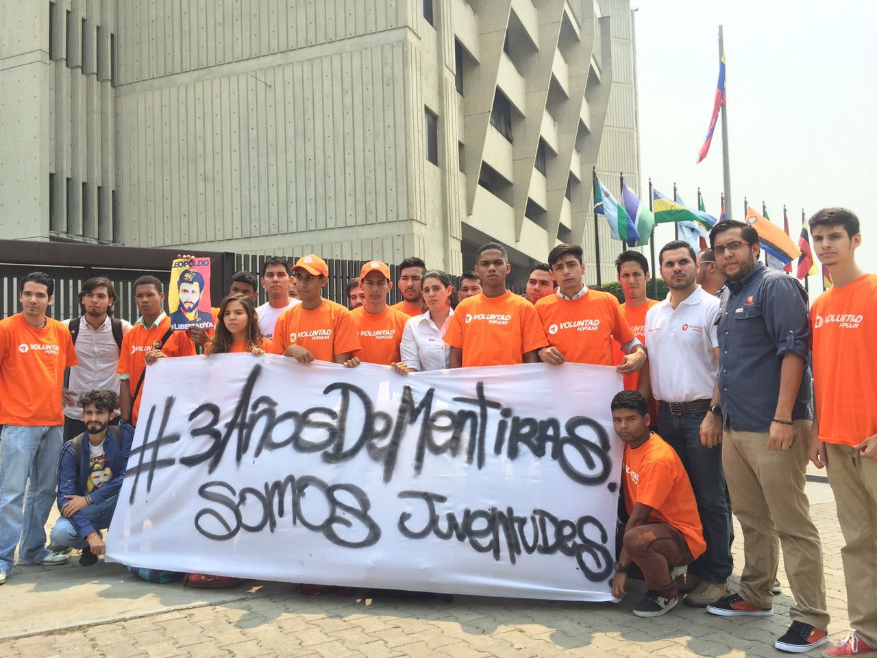 Jóvenes de Voluntad Popular exigen desde el TSJ que cesen los #3AñosDeMentiras de Nicolás Maduro
