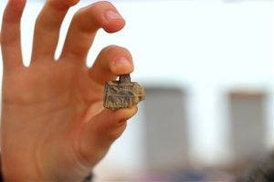 Niña israelí halla amuleto egipcio de época de los faraones (Fotos)