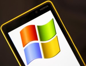 Microsoft abandona su apuesta móvil y recomienda a los usuarios cambiarse a iOS o Android