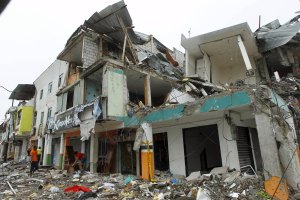 Se eleva a 659 la cifra de fallecidos por terremoto en Ecuador