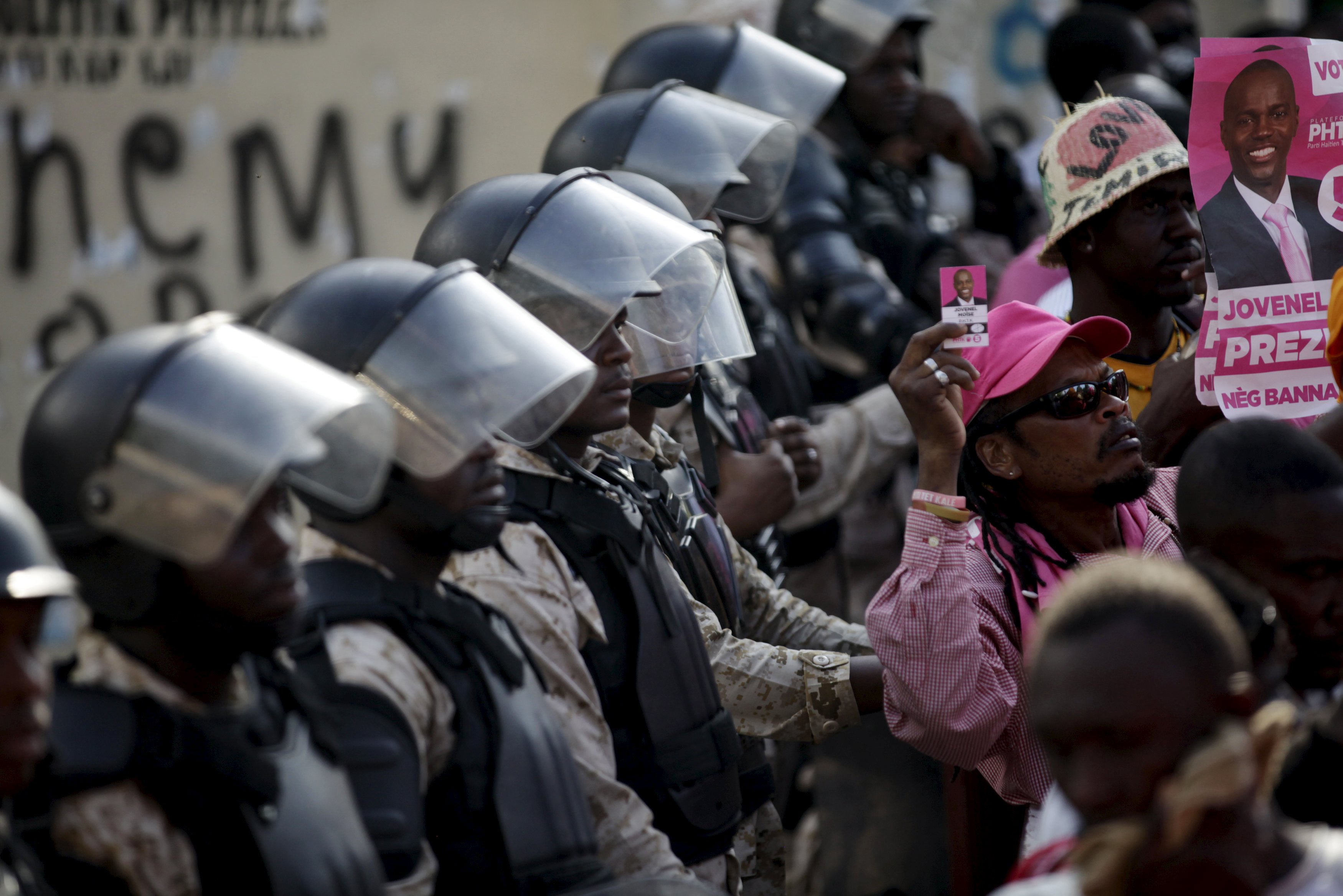 Manifestantes opositores al presidente interino de Haití reclaman elecciones