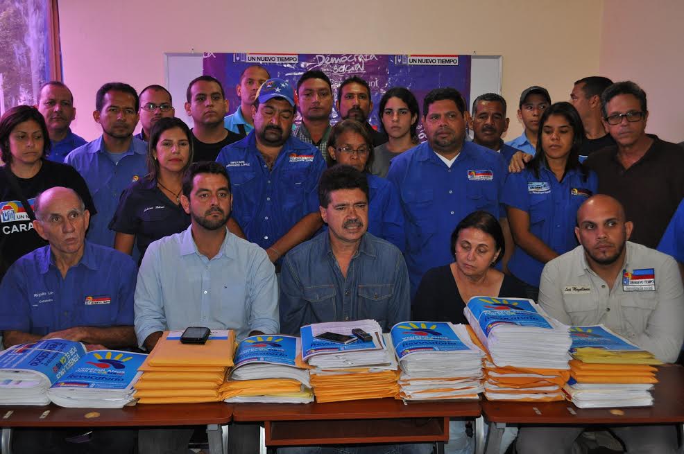 UNT exigió a Maduro garantizar la paz durante entrega de firmas