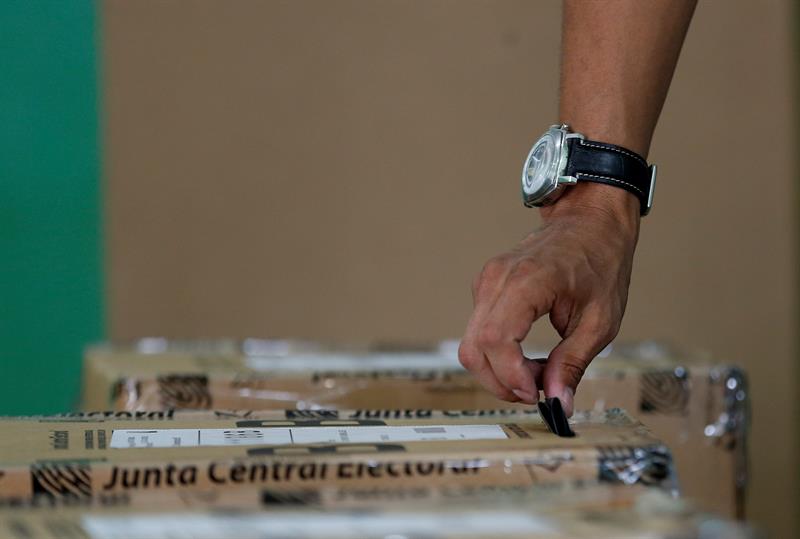 Presidente Medina encabeza la votación en República Dominicana, según primeros datos