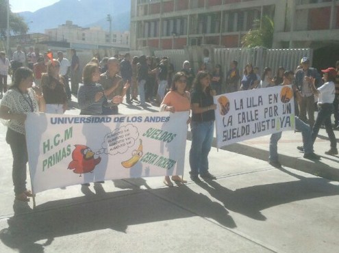 Trabajadores de la ULA exigen aumento de salario