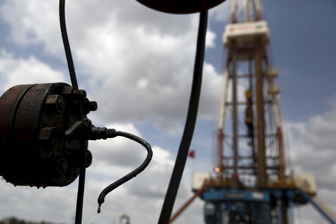 Rusia y Venezuela discutieron congelamiento de la producción de petróleo