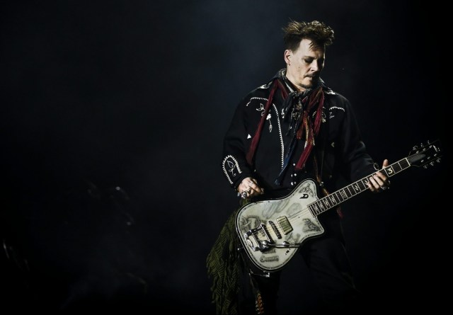 . Lisbon (Portugal), 28/05/2016.- US actor and musician Johnny Depp of the Hollywood Vampires performs during the Rock in Rio Lisboa festival at the Parque da Bela Vista in Lisbon, Portugal, 28 May 2016. The festival runs from 19 to 29 May 2016. (Lisboa) EFE/EPA/MARIO CRUZ