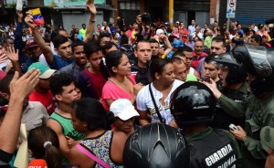 EXTRAOFICIAL: El plan chavista para eliminar colas en Caracas… no vender regulados y bloquear guías Sunagro