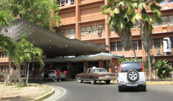 Siguen apareciendo equipos arrumados en el hospital Luis Razetti de Barcelona