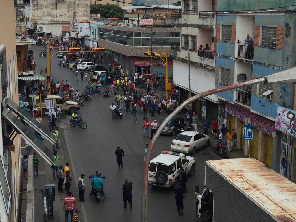 #7Jun: Intento de saqueo en San Juan de los Morros (Video)