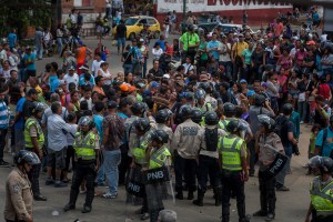 Reportaje: Se intensifican las protestas en zonas populares de Venezuela por falta de alimentos (FOTOS)