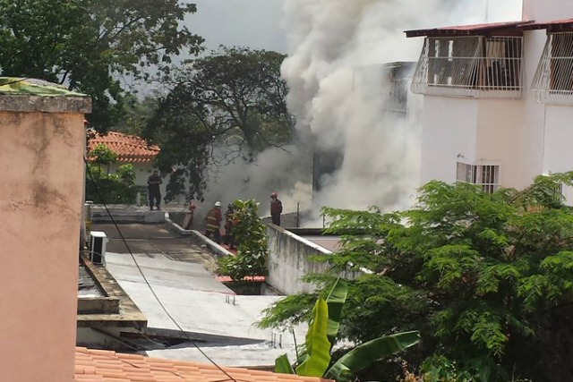 Cuerpo de Bomberos atiende incendio en Santa Mónica (Fotos)