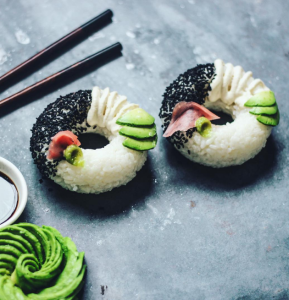 Esta es la última tendencia gourmet: Donuts de Sushi (Fotos + yummy)