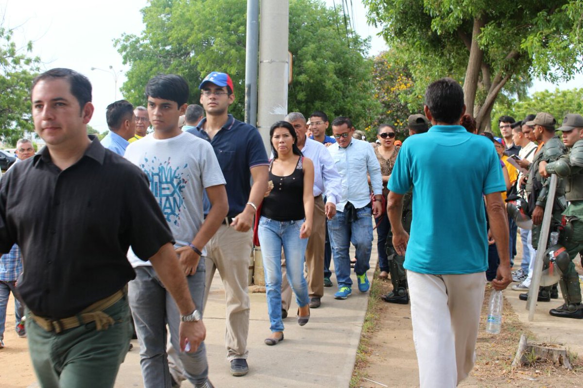 Los Zulianos decidieron validar la firma desde temprano (Fotos)