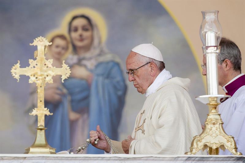 Papa Francisco rinde homenaje en Armenia al memorial de las víctimas del genocidio