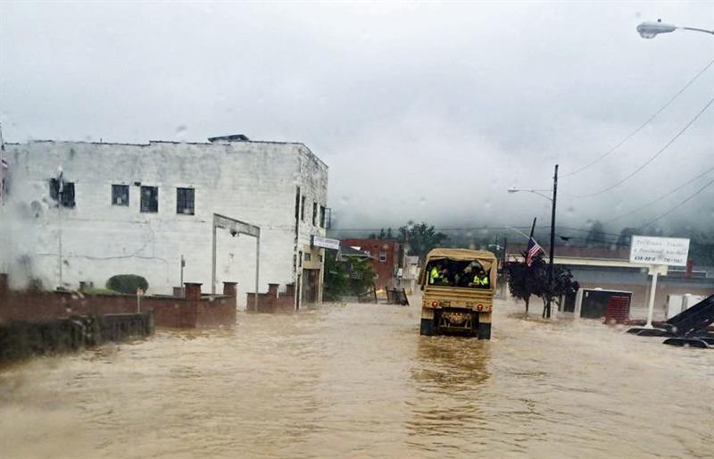 Obama declara desastre la inundación de Virginia que deja 24 muertos