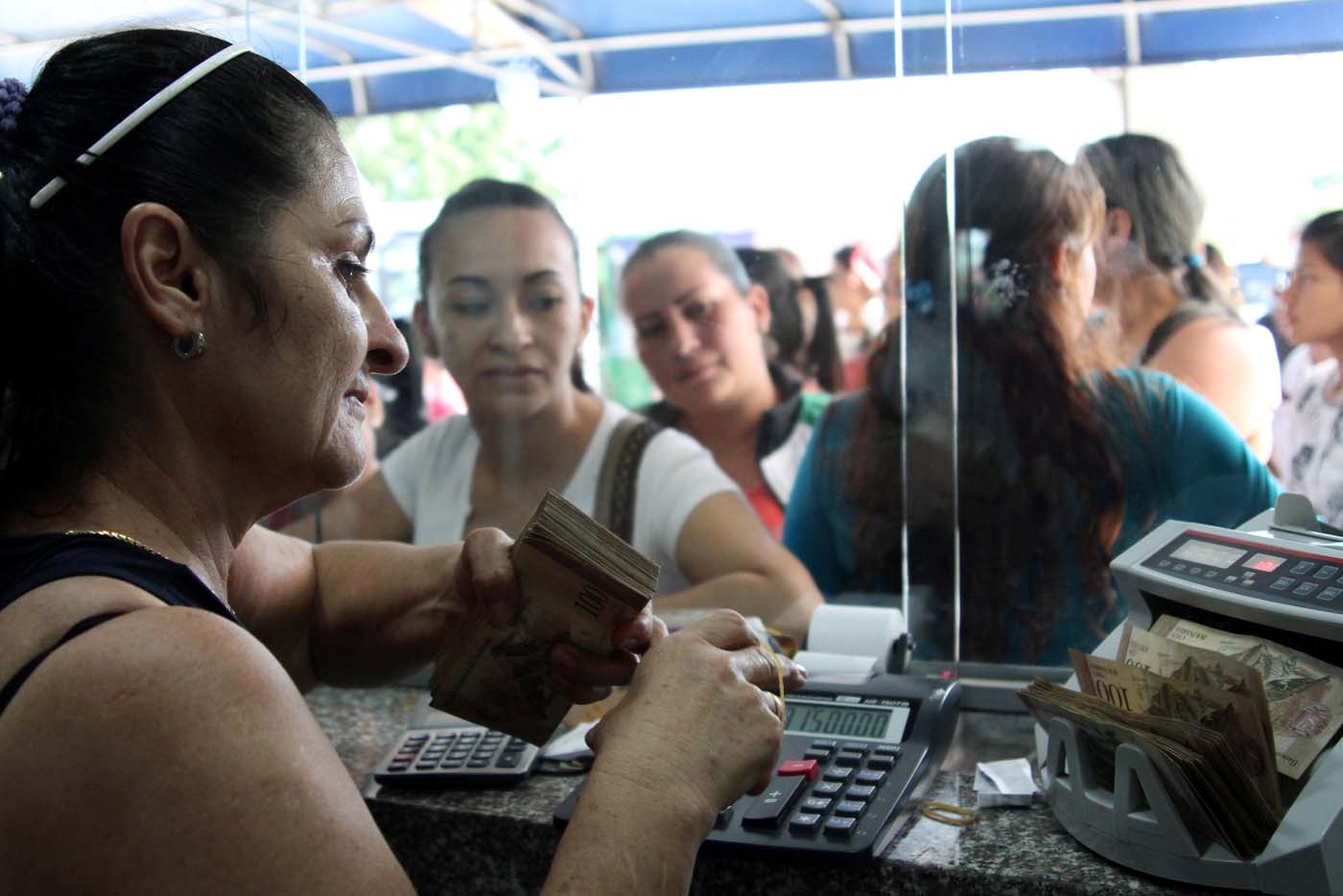 Venezolanos sin pasaporte vigente no han podido cobrar pesos en Cúcuta