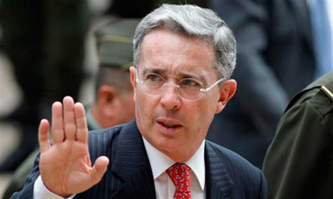 Uribe condiciona su participación en diálogos de paz con las FARC