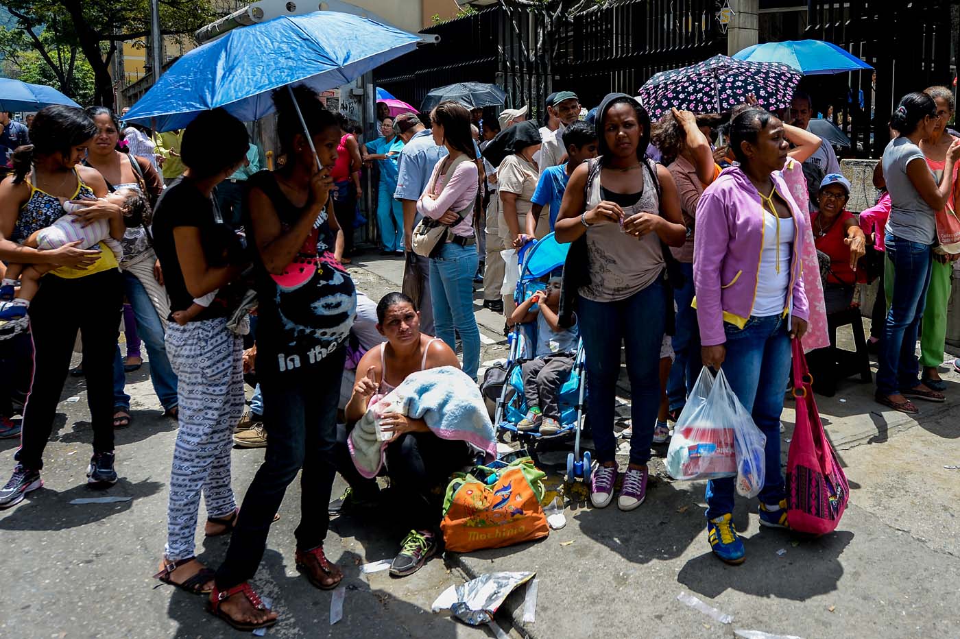 Oposición destaca humillaciones que sufren las venezolanas a diario