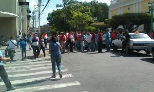#18Jul Taxistas de Ocumare del Tuy  protestan frente a la alcaldía