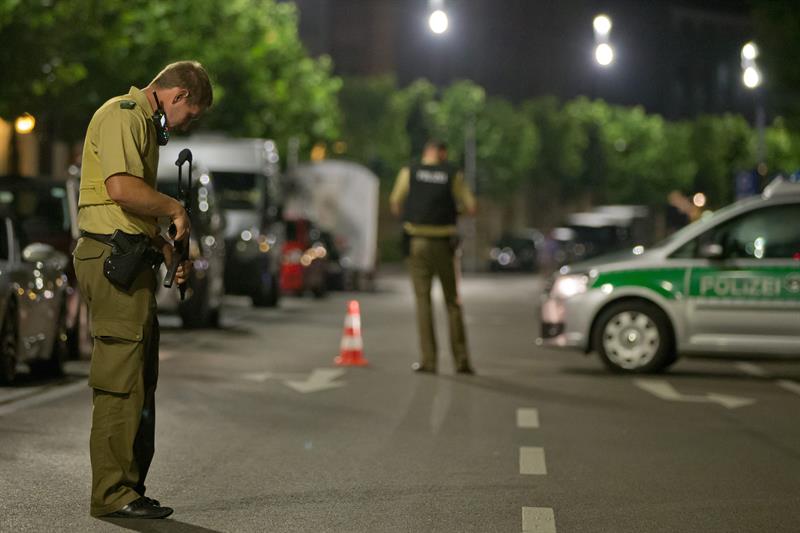 Detenido en Alemania estudiante de 15 años con balas, cuchillos y explosivos