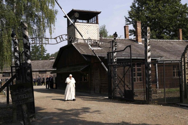 Pope Francis walks through a gate with the words "Arbeit macht frei" (Work sets you free) at the former Nazi German concentration and extermination camp Auschwitz-Birkenau in Oswiecim, Poland, July 29, 2016. REUTERS/Kacper Pempel