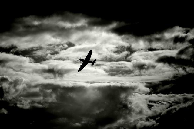 tormenta-negro-nubes-nublado-avioon
