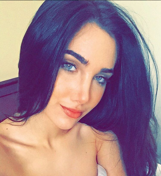 Reina de belleza venezolana sacude Instagram con inesperado topless