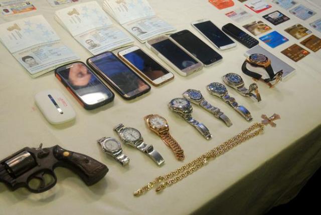 Los venezolanos están acusados de robar relojes y teléfonos (Foto Listin Diario)