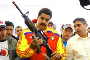 Maduro destina 25 millones de dólares para comprar armas a la PNB