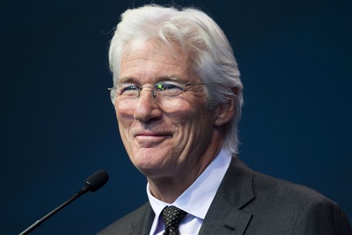 Richard Gere apoya esfuerzos de ayuda para indigentes