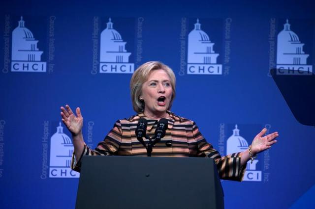  STX42. WASHINGTON (EE.UU.), 15/09/2016.- La candidata a la presidencia de los Estados Unidos Hillary Clinton habla hoy, jueves 15 de septiembre de 2016, durante la gala del Congressional Hispanic Caucus Institute en Washington, DC, (EEUU). EFE