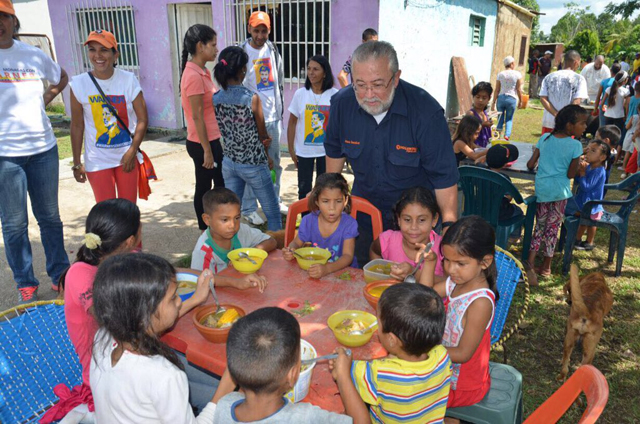 Voluntad Popular Maturín comparte sancocho en La Pica y Santa Cruz