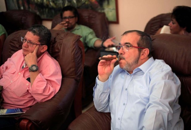 Revolutionary Armed Forces of Colombia (FARC) rebel leader Rodrigo Londono smokes a Cohiba cigar while watching a live transmission of the referendum on a peace deal, in Havana, Cuba October 2, 2016. REUTERS/Enrique de la Osa