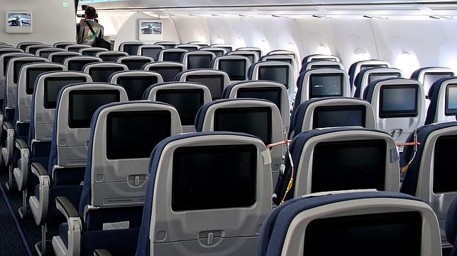¿Sabes cuáles son los lugares más sucios en un avión?