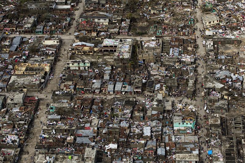 Elevan número de fallecidos en Haití por paso de Matthew a 820 personas