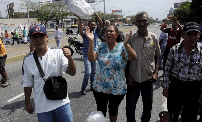 Cierran la avenida Libertador de Barquisimeto en protesta por falta de gas #11Oct