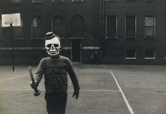 scary-vintage-halloween-creepy-costumes-21-57f64ea45a10e__605